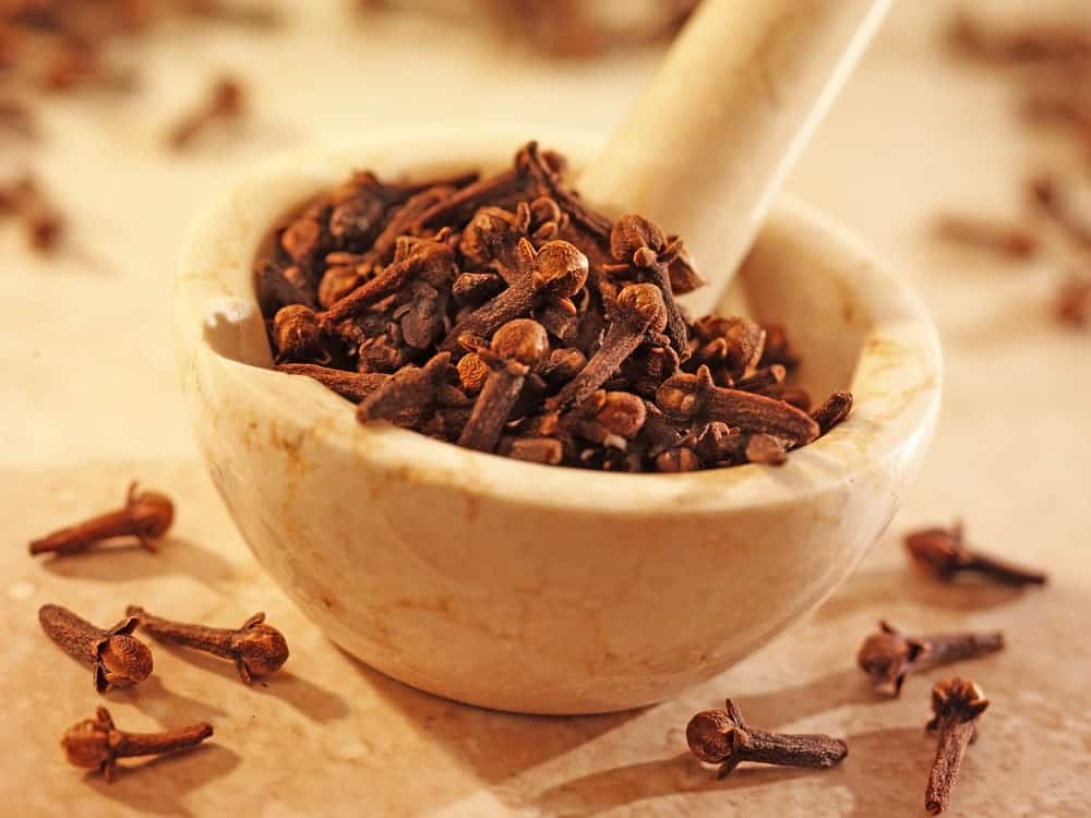 What is Clove in French?